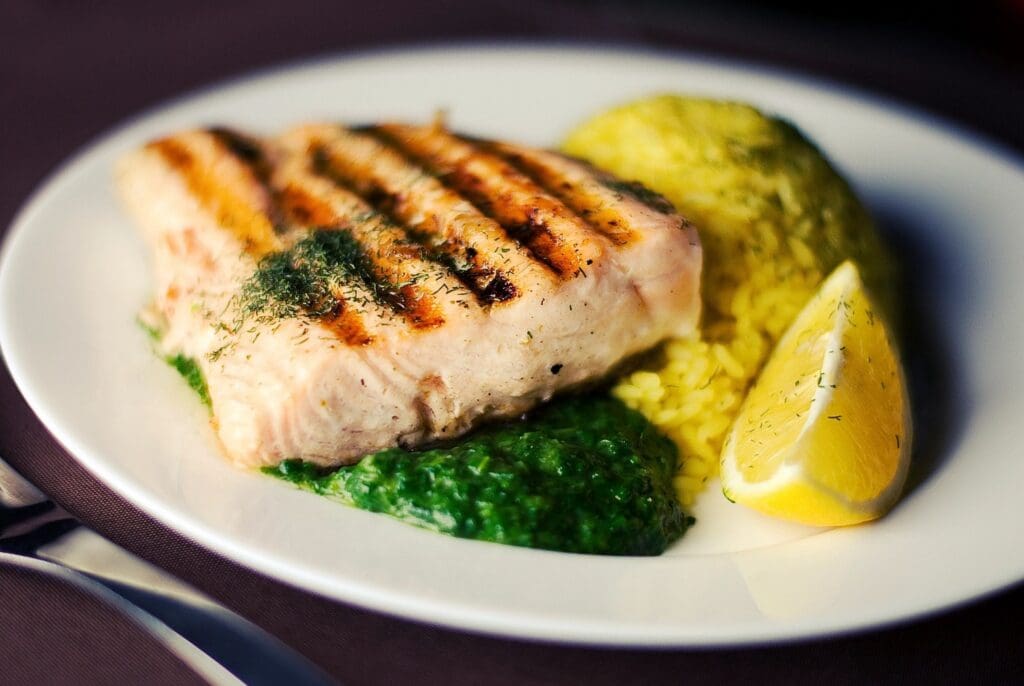Grilled salmon with rice and spinach.